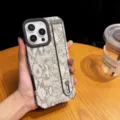 Coque de protection motif serpent avec sangle support, variante elegante pour iPhone. - Avec Dragonne / iPhone 16 / Blanc Vintage