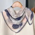 Panuelo cuadrado tacto seda estampado floral elegante bufanda mujer primavera otono moda - 4-Boceto Camelia - Azul y Blanco