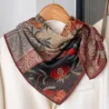 Pañuelo cuadrado de seda floral vintage para mujer, elegante estampado granada 70cm. - Floral Granada