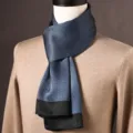 Bufanda de seda para hombre elegante a cuadros azules foulard largo de negocios - Pareja Perfecta - Azul Oscuro