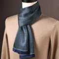Bufanda de seda para hombre, pañuelo con patrón geométrico clásico, accesorio elegante otoño. - Tablero de Ajedrez Colorido - Azul