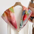 Chic pañuelo cuadrado de pintura al óleo para mujer con hebilla magnética pañuelo ligero. - Hada de las Nubes