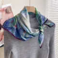 Élégant petit carré de soie imprimé abstrait pour femme, foulard léger et élégant. - Peinture À L'Huile Étang De Lotus - Bleu