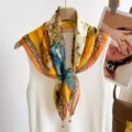 Chic pañuelo de seda cuadrado con estampado de pintura al óleo vintage floral moda mujer. - Poético y Pintoresco