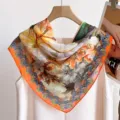 Pañuelo cuadrado de flores estilo óleo, elegante bufanda de gasa ligera para mujer. - Belleza junto al Agua