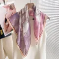 Petit carré en coton et lin fleuri, élégant foulard violet pour femmes et accessoires. - Tulipe Esquisse - Rose Violet