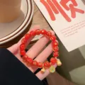 Bracciale di perle in vetro rosso cinese retrò con foglia d'oro e ciondoli di animali dorati. - Rosso Portafortuna