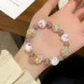 Vue détaillée bracelet pour femme en perles de verre fleuries, style doux et frais élégant. - Style Boule de Porcelaine Violet Blanc et Boule de Fleur Rose Taro