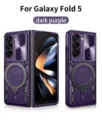 Detailansicht der dunkelvioletten Magnet-Handyhülle mit Ständer für Samsung Galaxy Z Fold 5 - Z FOLD4 Links Rechts Falten / Dunkelviolett