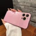 Vista detallada de la funda de teléfono magnética rosa electrochapada con protección de lentes. - iphone15PRO / Rosa Niña