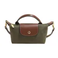 Elegante bolso de hombro y cruzado para mujer de nailon con solapa de cuero marrón diseño. - Verde oscuro