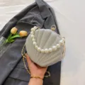 Sparkle shell evening bag with pearl handle and chain for women fashion party shoulder bag - One Size / Silver