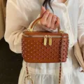 Brown Pearl Box Handbag with Chain Strap, Stylish Fashion Women Crossbody Bag Variant - Brown