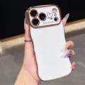 Custodia per telefono ondulata galvanizzata con motivo a cuore e protezione per fotocamera. - Avorio