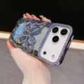 Detail van de luxe strass vlinder telefoonhoesje met verloop glitter en gegalvaniseerde rand. - Sierrablauw Met Glitterpapier