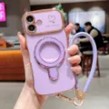 Detailopname van het gegalvaniseerde telefoonhoesje met magnetische ring en polsbandje. - Lavendelpaars