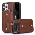Vista detallada de funda de cuero marrón para teléfono con anillo soporte y ranura para tarjetas. - iPhone 12 mini / Marrón