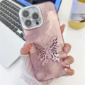 Roze vlinder standaard iPhone hoesje met folie textuur en glitter camera beschermer - Foliemotief Vlinderstandaard Stijl / iPhone 13 / Gegalvaniseerd Roze