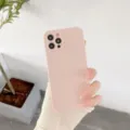 Vista detallada de la funda de teléfono de silicona rosa mate suave al tacto. - Borde Recto Rosa Claro / iPhone 7/8/SE