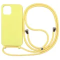 Gele siliconen telefoonhoesje detailweergave met bijpassende draagband en metalen accenten. - Geel / iPhone16promax