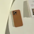 Funda de teléfono de silicona líquida marrón para iPhone, carcasa protectora suave. - iPhone 15 Pro / Caramelo