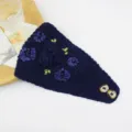 Diadema de punto azul oscuro con bordado de flores de cinta, accesorio vintage con botones. - Azul marino