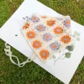 Diadema triangular floral de ganchillo retro, cinta para el pelo tejida calada estilo verano. - Bufanda Floral de Ganchillo / Morado y Naranja