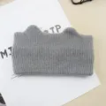 Fascia per capelli grigia con orecchie di gatto in maglia, morbido accessorio invernale. - Grigio
