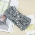 Hermosa diadema de punto gris con perlas, accesorio de pelo de invierno cálido ancho. - Gris oscuro