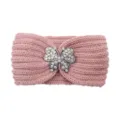 Rosa Strick-Haarband mit glitzerndem Strass-Schmetterling, warmes und stilvolles Accessoire. - Nebelrosa