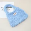 Borsa a mano in maglia soffice blu chiaro, consistenza morbida e carina borsa di peluche. - Azzurro
