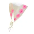 Weißes gehäkeltes Dreiecktuch mit rosa Gänseblümchen Muster und verstellbaren Bindebändern. - Cremeweiß mit rosa Gänseblümchen / Rosa