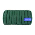 Donkergroene gebreide ribbel haarband met blauw label, comfortabele haaraccessoire voor dagelijks. - Donkergroen