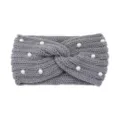Fascia in maglia grigia con perle, elegante accessorio per capelli caldo e intrecciato. - grigio medio