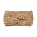 Fascia per capelli in maglia beige con perle, scaldino auricolare morbido ed elegante. - Cammello