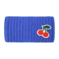 Fascia in maglia blu con simpaticato patch di ciliegia, accessorio per capelli a costine. - Blu Zaffiro