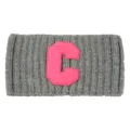 Comoda fascia per capelli in morbida maglia larga con lettera C rosa ricamata. Molto morbida. - Grigio