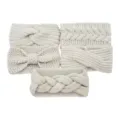Gemütliches Set aus beige Strickstirnbändern mit geflochtenen und Schleifen-Designs. - Beige
