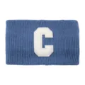 Fascia per capelli sportiva in maglia blu con toppa con lettera C bianca, accessorio comodo. - Blu nebbia