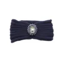 Primo piano dettagliato della fascia in maglia blu scuro con scintillante strass centrale. - Stile Maglia Arrotolata / Blu navy