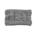Gros plan détail bandeau tricot torsadé gris hiver chaud accessoire cheveux laine élastique - Gris clair