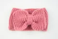 Chic diadema de punto rosa con lazo, calentador de orejas suave y accesorio de pelo de invierno. - Rosa Palo