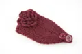 Damen warme Strickstirnband mit gehäkelter Kamelie Blume und Knöpfen für Wintermode Accessoire. - NO.21 Purpurrot