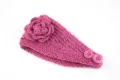 Gestricktes Damen Stirnband aus Wolle mit Häkelblume und Knöpfen, warmer Ohrenwärmer Haarschmuck. - NO.23 Magenta
