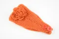 Oranger Strick-Haarreif mit Häkelblume und Knöpfen, gemütliches Winter-Haaraccessoire. - NO.25 Orange