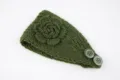 Grünes Strick Stirnband mit Häkelblume und Knöpfen, gemütlicher Ohrenwärmer im Winter - NO.27 Dunkelgrün