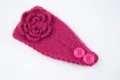 Gestricktes Winter Stirnband mit Häkelblume und Knöpfen, warmes Haaraccessoire für Damen. - NO.28 Dunkelrosenrot