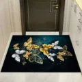 Vista detallada del felpudo antideslizante de diatomita con patrón de mariposa dorada. - Mariposa