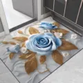 Gedetailleerd overzicht van 3D deurmat met blauwe roos en gouden blad, absorberend, antislip. - Badkamer Luxe Bloemen 06