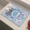 Dettaglio del tappetino scoloacqua per cucina con complesso motivo mandala e alta capacità assorbente. - Jinse Huayu